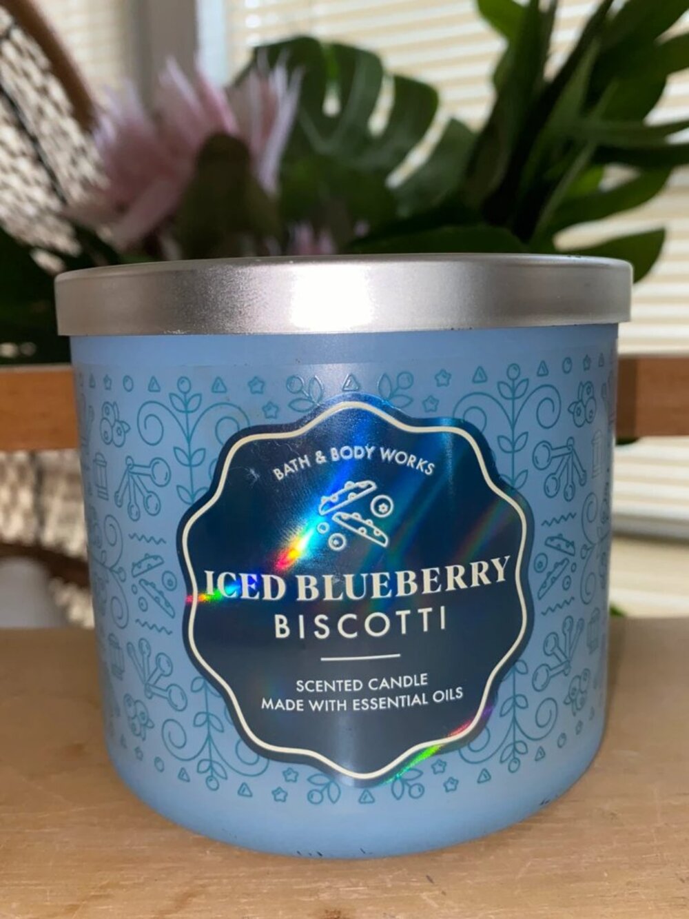 Bath & Body Works Iced Blueberry Biscotti 3-wick scented candle